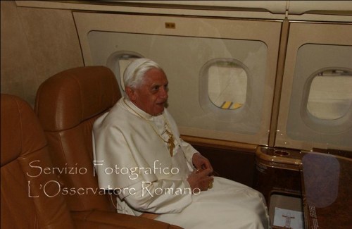 #popebenedictxvi Inside an airplane 👀 (idk when this was taken so don't ask me)