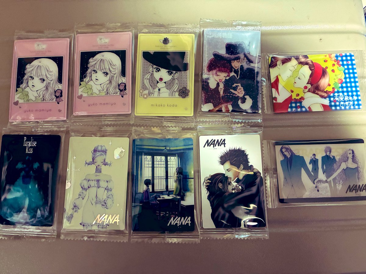 ぎゃーぎゃー言いながら、矢沢あいウエハース開封。NANAが多め。 レア