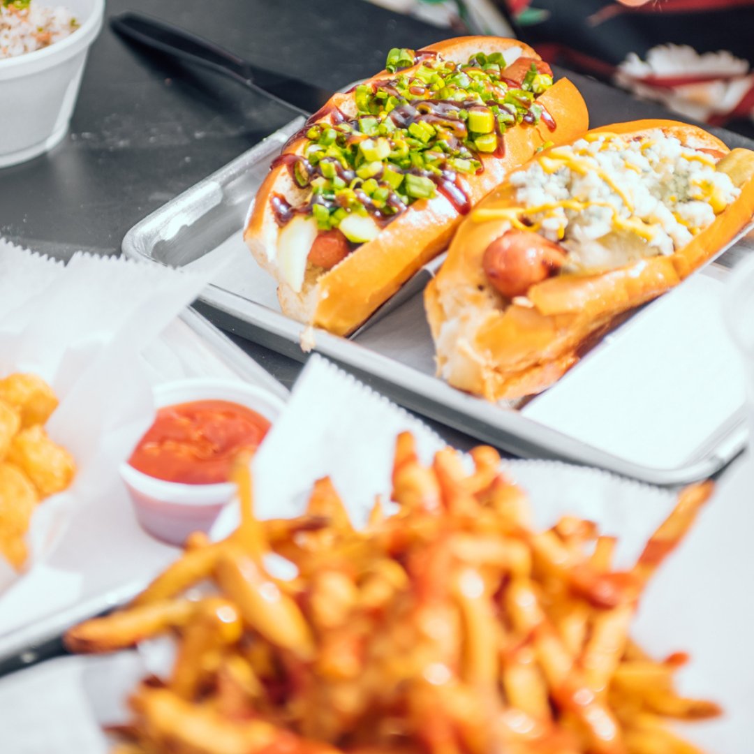 Skip the apps.
Order direct.
Support local. 🌭

Tag a friend who loves hot dogs 👀 hautedogsandfries.com/popmenu-order#…