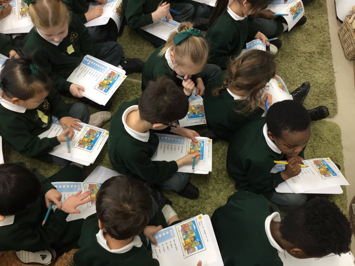StOlavesLang's tweet photo. Reception has worked really hard today, finishing their topic of  “La Famille”. Well done! #StOlavesPrepLanguages #StOlavesPrepAcademics #StOlavesPrepReception #StOlavesPrepEYFS https://t.co/SqhqJwag7D