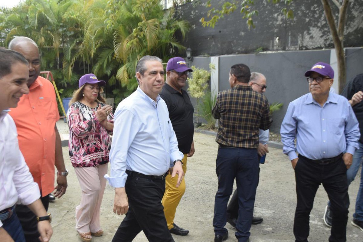 El PLD está listo para volver al poder! Solo falta elegir al jinete perfecto... y ese es Francisco Javier, un pura sangre 🐴 que los llevará a la victoria! #PLD #FranciscoJavier #Presidente <a href="/FJavierGarciaF/">Francisco Javier G.</a>