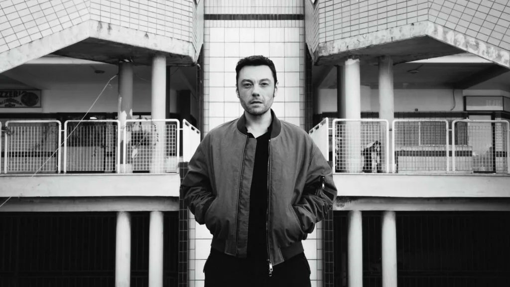 megamodo's tweet photo. Tiziano Ferro, 'Sono un grande' certificato disco d'oro: nuovo traguardo discografico, riconoscimento ufficiale di vendite e streaming. #TizianoFerro #SonoUnGrande #DiscoDOro
👉 https://t.co/Rq1Ke1Oi0t https://t.co/qsZsYQkkaw