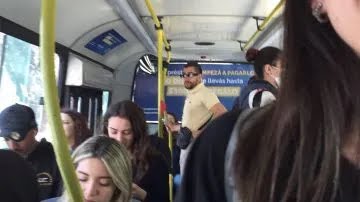 verstupper's tweet photo. bad bunny se convierte en el primer artista en tomarse el bondi 202 de la plata y ganar el grammy a álbum del año https://t.co/XxhOx2cT5J