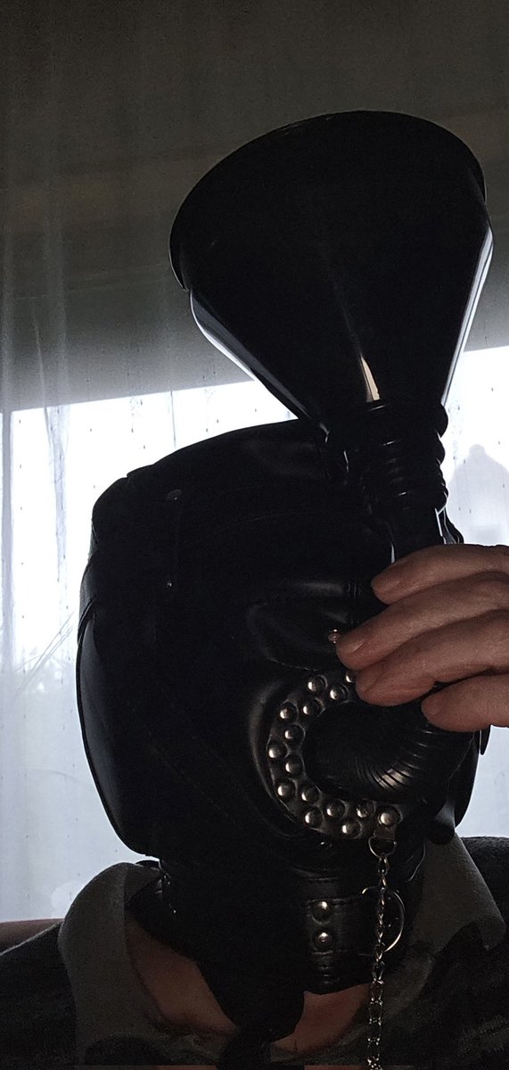 SissyBritney16's tweet photo. German toilet need a mistress who will feed me with everything she want https://t.co/zy0sBaIb7a