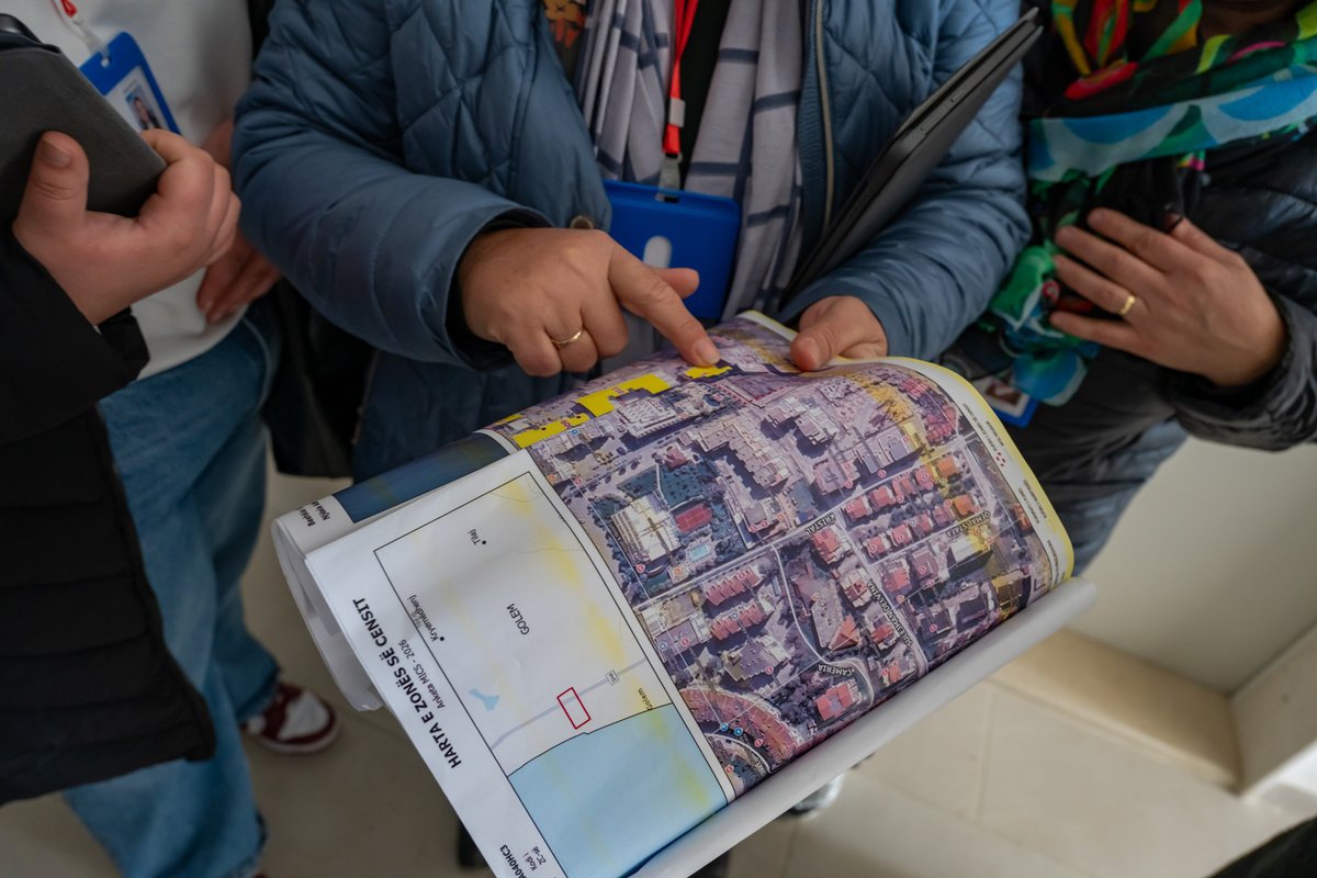 albania_unicef's tweet image. 👉Aida, Pranvera, Elsa, and Afërdita from #INSTAT are working side by side in the field—from map reading and orientation to family visits and interviews. Teamwork, dedication, and smiles make every challenge lighter.

#MICSAlbania2026