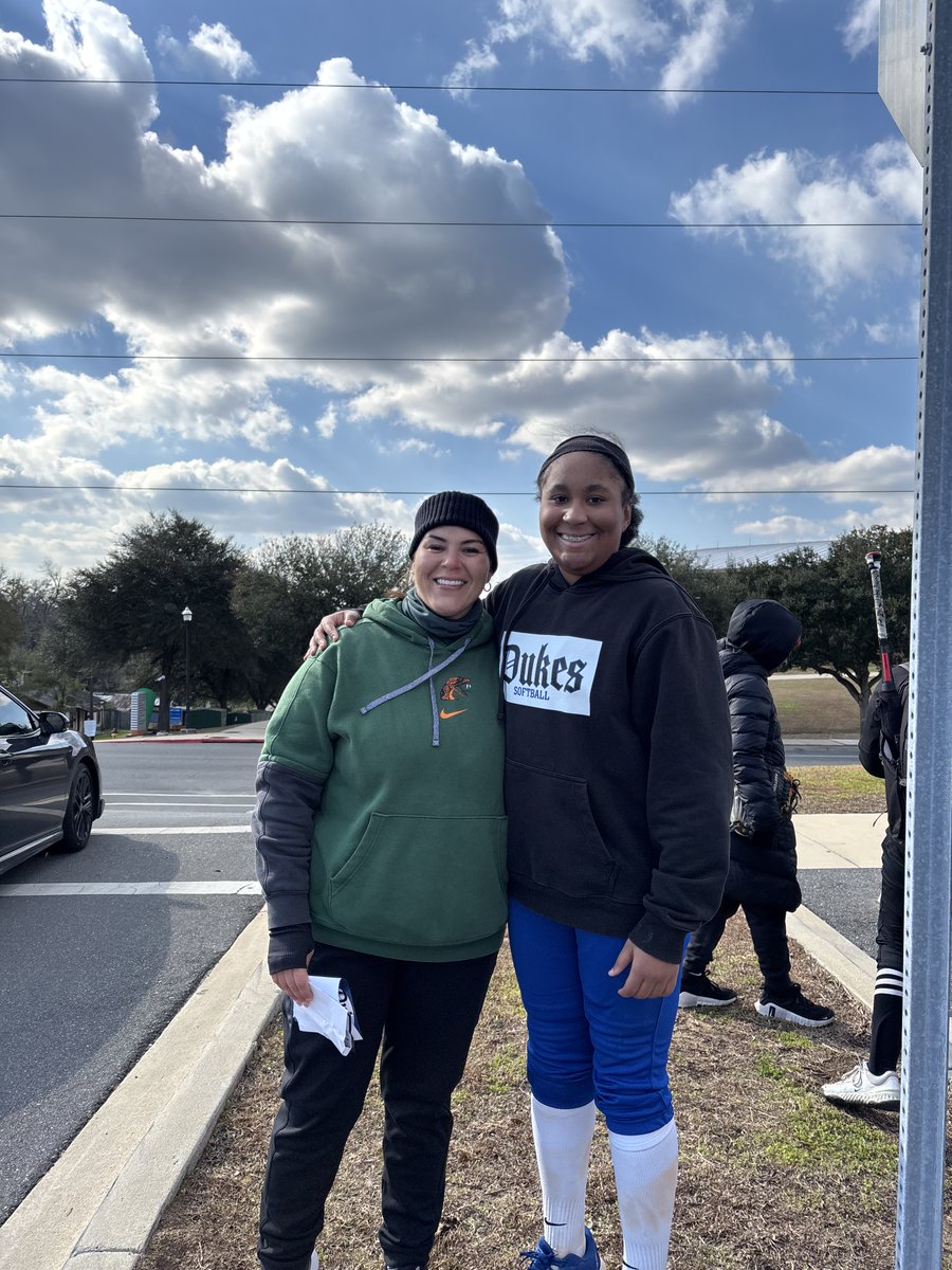 I had a great time at FAMU this weekend. Even though it was cold, the energy was great and I learned a lot. Thank you to the players and coaches for making it an awesome experience!! <a href="/DukesFlowers/">Lady Dukes National 14u - Flowers/Lamar</a> <a href="/FAMU_Softball/">Florida A&M Softball 🥎</a> <a href="/bbeall0628/">Brittany Scott Beall</a> <a href="/JessMargarita/">Coach Jess Hurtado</a>