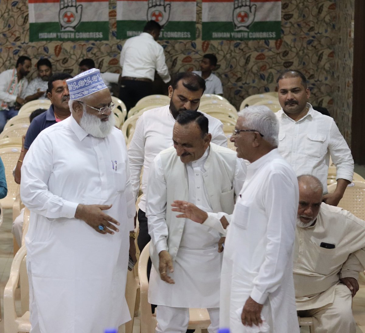 SikanderRay4's tweet photo. गांधीधाम  कच्छ में आयोजित गुजरात प्रदेश यूथ कांग्रेस पद ग्रहण समारोह में हाजरी । @IYC https://t.co/TwsrfXnDj0