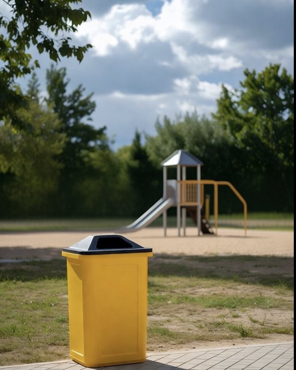 bbc.com/news/articles/…
1 Stunde wird ein 2-jähriger in einem Kindergarten vermisst. Gefunden wird er in einer Kiestonne auf dem Spielplatz. Alle Tonnen müssen sicher verschlossen sein. Bei Wassertonnen gab es auf diese Art sogar schon tödliche Unfälle.   Bild von Grok.