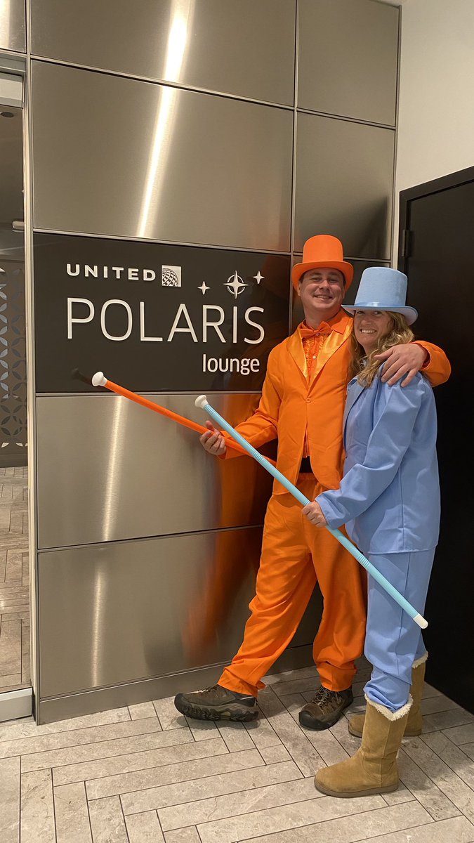 wendellsab's tweet photo. When Polaris guests were told to dress fancy lol @united #Polaris #DumbandDumber @flyLAXairport #premiumservices https://t.co/cQTcizhRCz