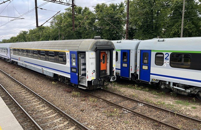 kuba_rosler's tweet photo. PKP Intercity deklaruje, że w tym roku 100% wagonów w służbie będzie miało internet. Obecnie to 70%. Mamy też inne ciekawe dane

https://t.co/gcrpLwDLH3 https://t.co/QIyjhRxhXx