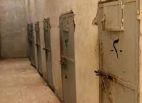 AP🚨:

توثيق 18 سجنًا سريًا للتعذيب والانتهاكات بحق المعتقلين، انشأتها أبو ظبي في اليمن بالتعاون بين ضباط اماراتيين ويمنيين دربتهم الامارات لقيادة الميليشيات. 

#انتهاكات_ابوظبي_في_اليمن