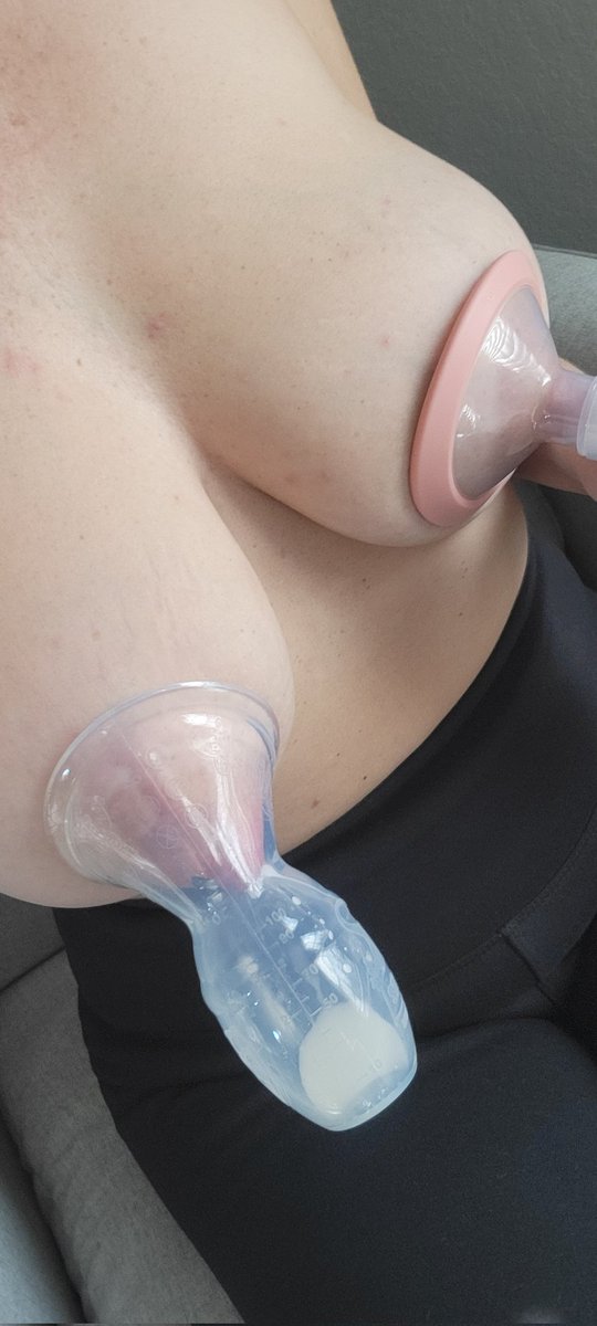 its_onyxswift's tweet photo. Just a little morning pump. 
#breastpumping https://t.co/tkquPllTJB