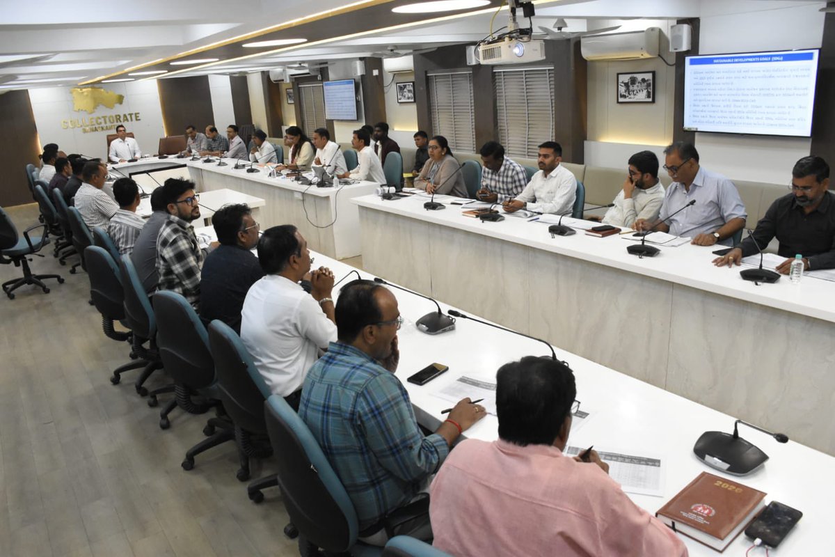 કલેક્ટરશ્રી મિહિર પટેલના અધ્યક્ષતામાં District SDG Report 4.0 નું લોન્ચિંગ અને બેઠક યોજાઈ. જેમાં વિવિધ ૧૭ ગોલ્સના ૧૨૭ ઈન્ડિકેટર્સની સમીક્ષા કરી, રાજ્યની સરેરાશ કરતા પાછળ રહેલા ઈન્ડિકેટર્સમાં સુધારો લાવવા સંબંધિત વિભાગને સૂચના આપવામાં આવી. <a href="/CMOGuj/">CMO Gujarat</a> <a href="/InfoGujarat/">Gujarat Information</a>