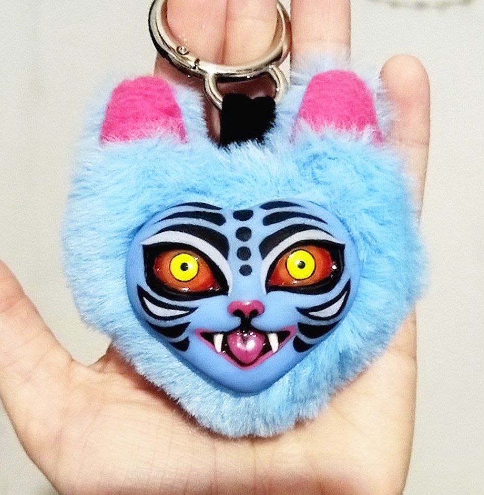 DecoParanoid's tweet photo. Заказывайте котиков, плиз🙏
Пока они всё ещё в наличии🥰
Присмотрела для них, кстати, полку! Надеюсь выбираться на маркеты начну чуть позже.
Готовлю часть отправить в Ярославль на полочку, всё ещё планирую гачу.
Какие больше всего нравятся?
(в комментах ещё фото) https://t.co/pti16BtJhP