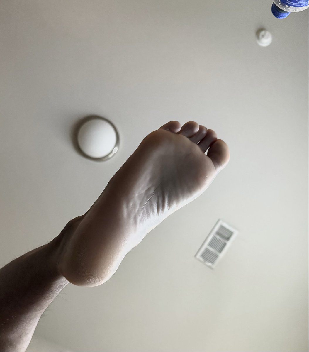 MixedFtDallasG's tweet photo. Monday #soles #prettytoes #dallassoles #dallasfeet https://t.co/Vy0UTlgj4g