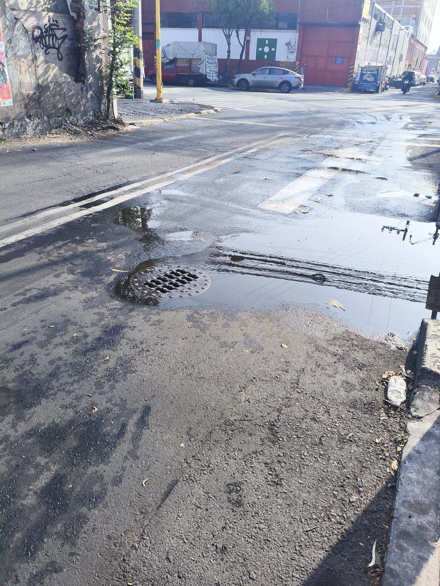 Cesar_MartinonM's tweet photo. Fuga de agua. En calzada de los angeles esquina con San Pablo Xalpa. Azcapotzalco. #fuga
#Azcapotzalco
@SEGIAGUA https://t.co/wW2nrTSfKO