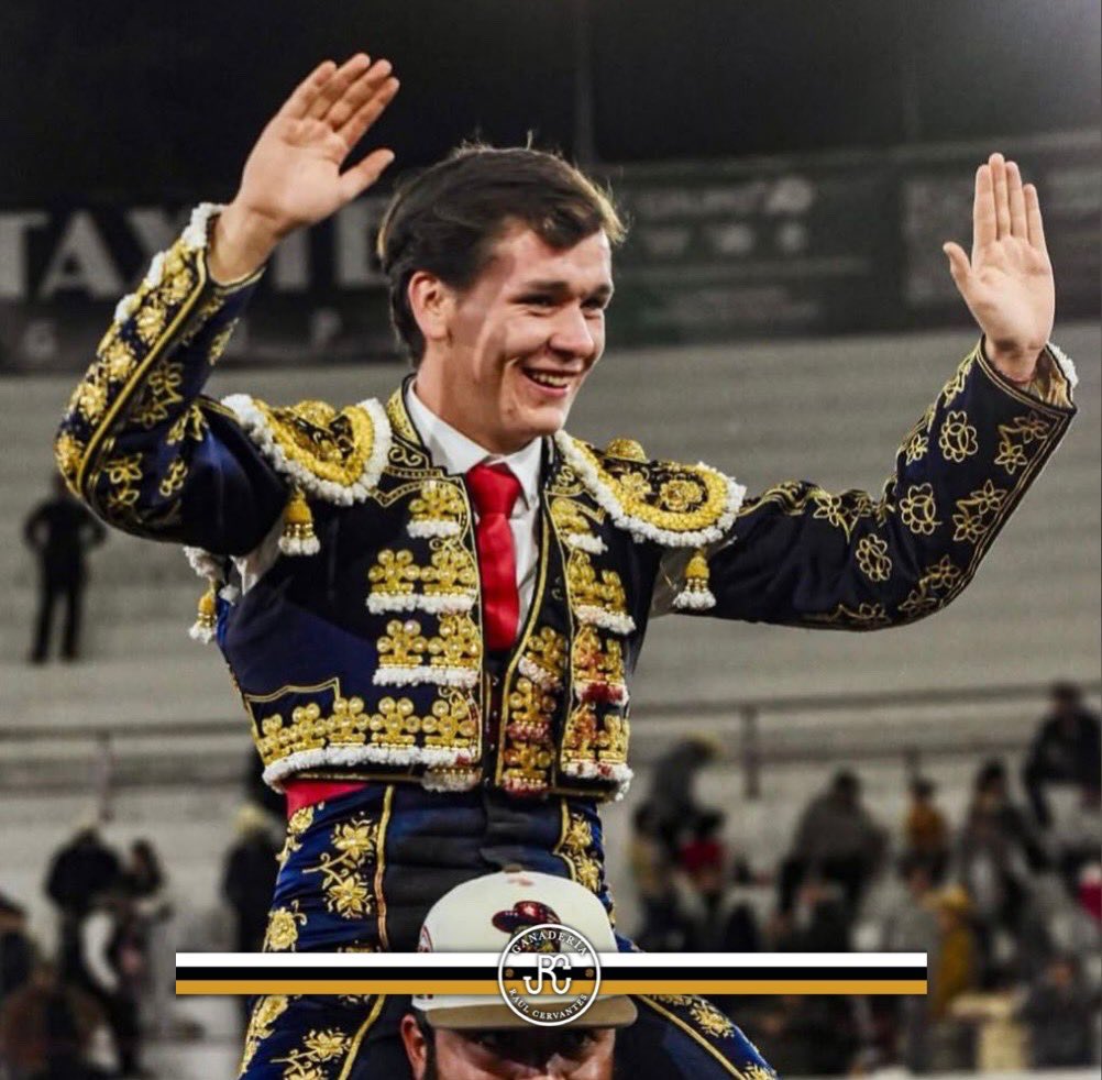 3 ARRASTRES LENTOS AYER EN LA FERIA DE LEÓN 2026

3º DE LA TARDE - INGRATO #21  413 kg 

4º DE LA TARDE - BOHEMIO # 6 389 kg ( OREJA )

5º DE LA TARDE - MANCUERNERO # 20 426kg ( DOS OREJAS)

@emsa.guanajuato 

📸 @tauro_fan