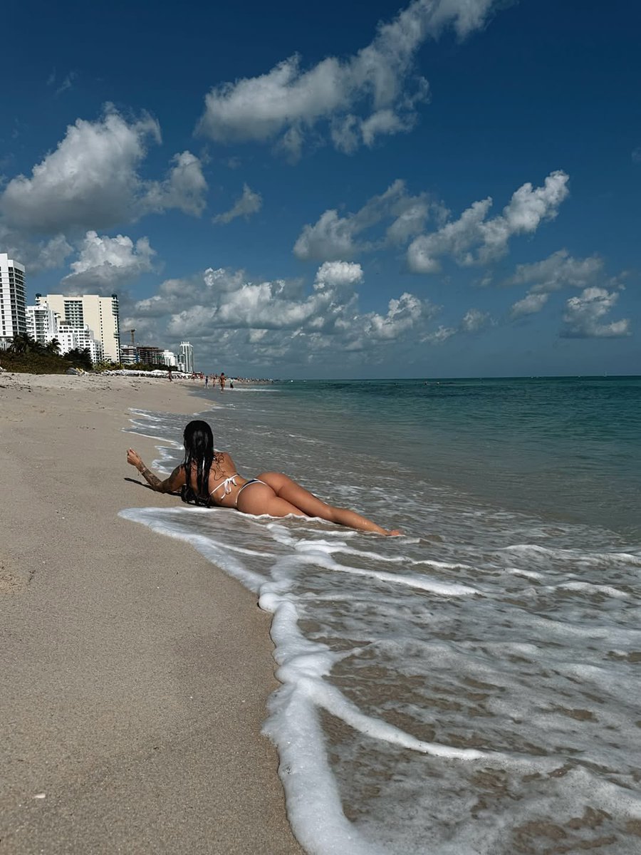 RealValérie.C tweet media