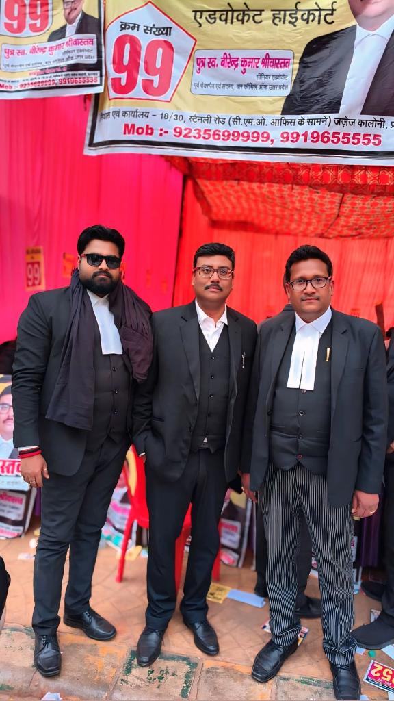 AdvSameer247's tweet photo. अधिवक्ता एकता सर्वोपरी.. 💐💐

बार काउंसिल उत्तर प्रदेश के चुनाव में अपने मताधिकार का प्रयोग कर मतदान सुनिश्चित किया..

#अधिवक्ता_एकता #BarCouncilUP #बारकाउंसिल_चुनाव
#AdvocateUnity #LegalFraternity #VoteForJustice
#लोकतंत्र #मतदान #RuleOfLaw https://t.co/2K5BmTipO6
