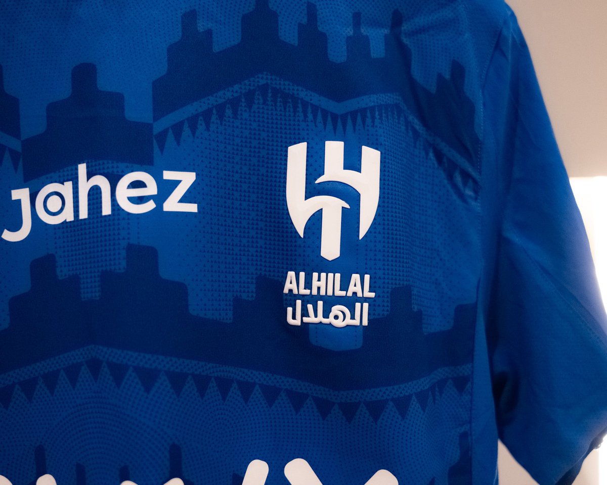 شعار العز والزعامـة ..

شعار التاريخ والارث..

شعار الهيبة والقـوة..

شعار نادي الهلال ☝🏼💙
