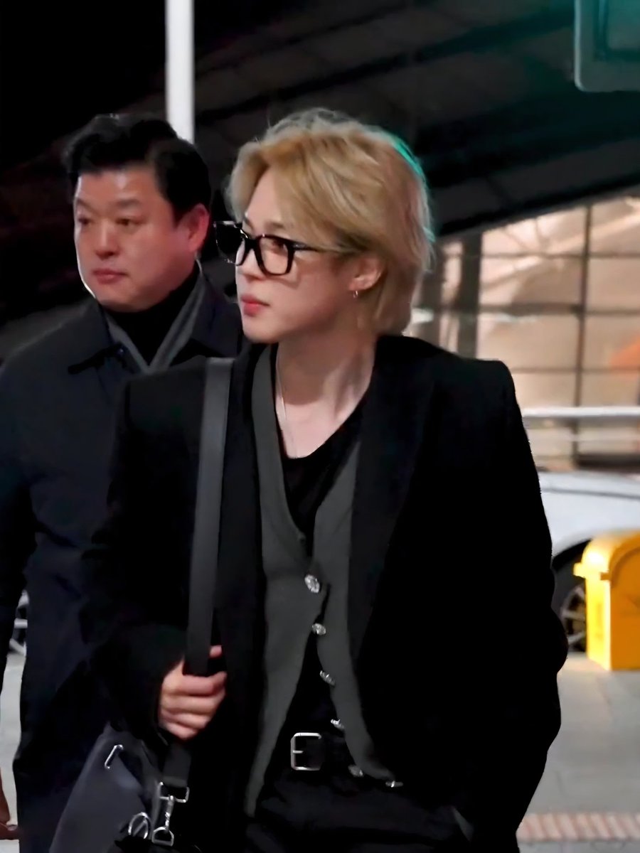 Absolutely Gorgeous 😭

HAVE A SAFE FLIGHT JIMIN

JIMIN JIMIN
#JIMIN #지민 #ParkJimin