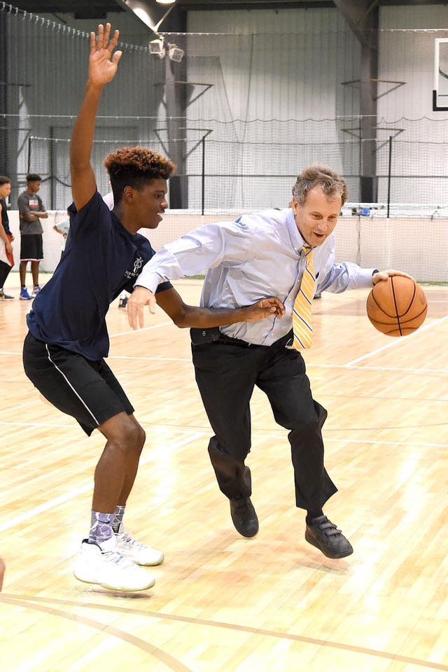 MajorityPAC's tweet photo. Sherrod Brown: Breaking ankles and fundraising goals https://t.co/JAKz0qxMnG