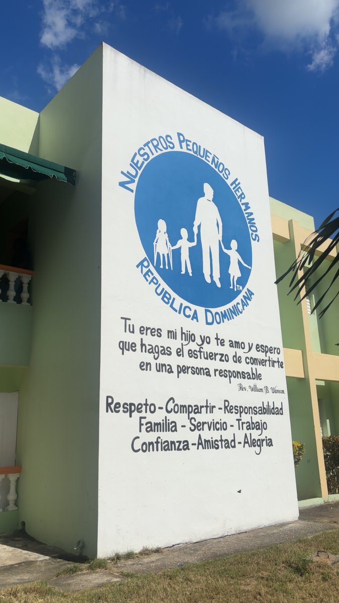 ethannfox11's tweet photo. In January, I was lucky enough to visit the Dominican Republic with Nuestros Pequenos Hermanos (NPH) and classmates. Being able to connect with the kids and help out made it such a meaningful trip. Forever thankful! https://t.co/WQcGCdqA5P
