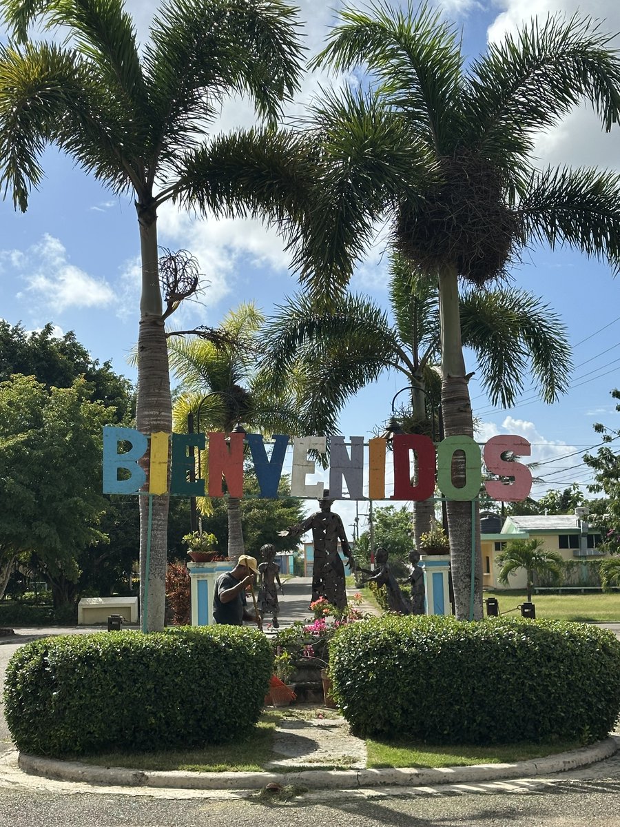 ethannfox11's tweet photo. In January, I was lucky enough to visit the Dominican Republic with Nuestros Pequenos Hermanos (NPH) and classmates. Being able to connect with the kids and help out made it such a meaningful trip. Forever thankful! https://t.co/WQcGCdqA5P