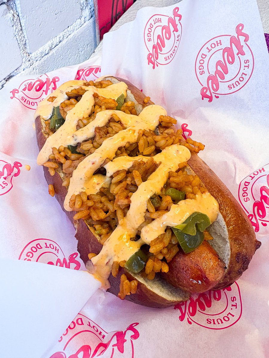 steveshotdogs's tweet photo. One of our ALL TIME customer favorites The 𝑴𝒂𝒓𝒅𝒊 𝑮𝒓𝒂𝒔 𝑫𝒐𝒈 is back in the building starting today! We’re doing a chicken andouille topped with our house jambalaya and plenty of remoulade. It’s only here through the 17th. Order: https://t.co/FbBMtUSJQQ https://t.co/PVg5Da32Kl
