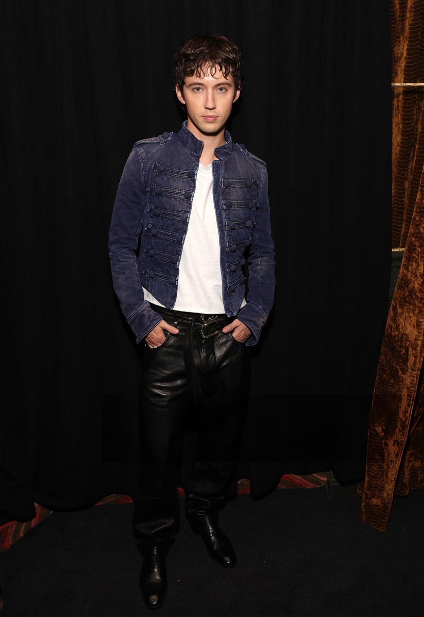 Troye Sivan TH tweet media