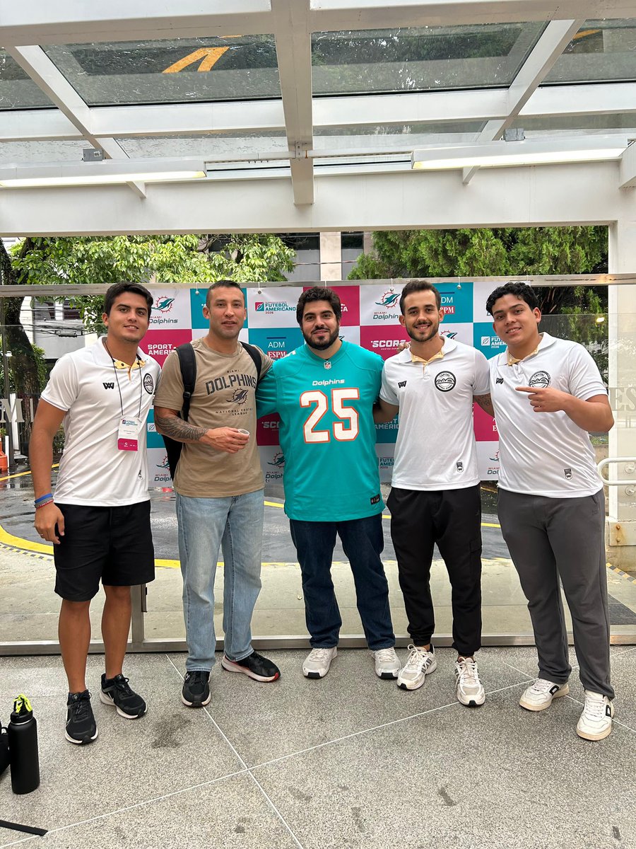 coachletsgo's tweet photo. Thank you to @LucasRo74 for inviting me to speak @congressofabr the National Conference for American Football in Brazil.  An amazing experience meeting coaches from all over Brazil.  The sport has seen tremendous growth and looking forward to seeing the continued growth with investment from the NFL.  Thanks to @MiamiDolphins for sponsoring. Enjoyed seeing my guys @capitalfbacademy
 and spending time talking football!