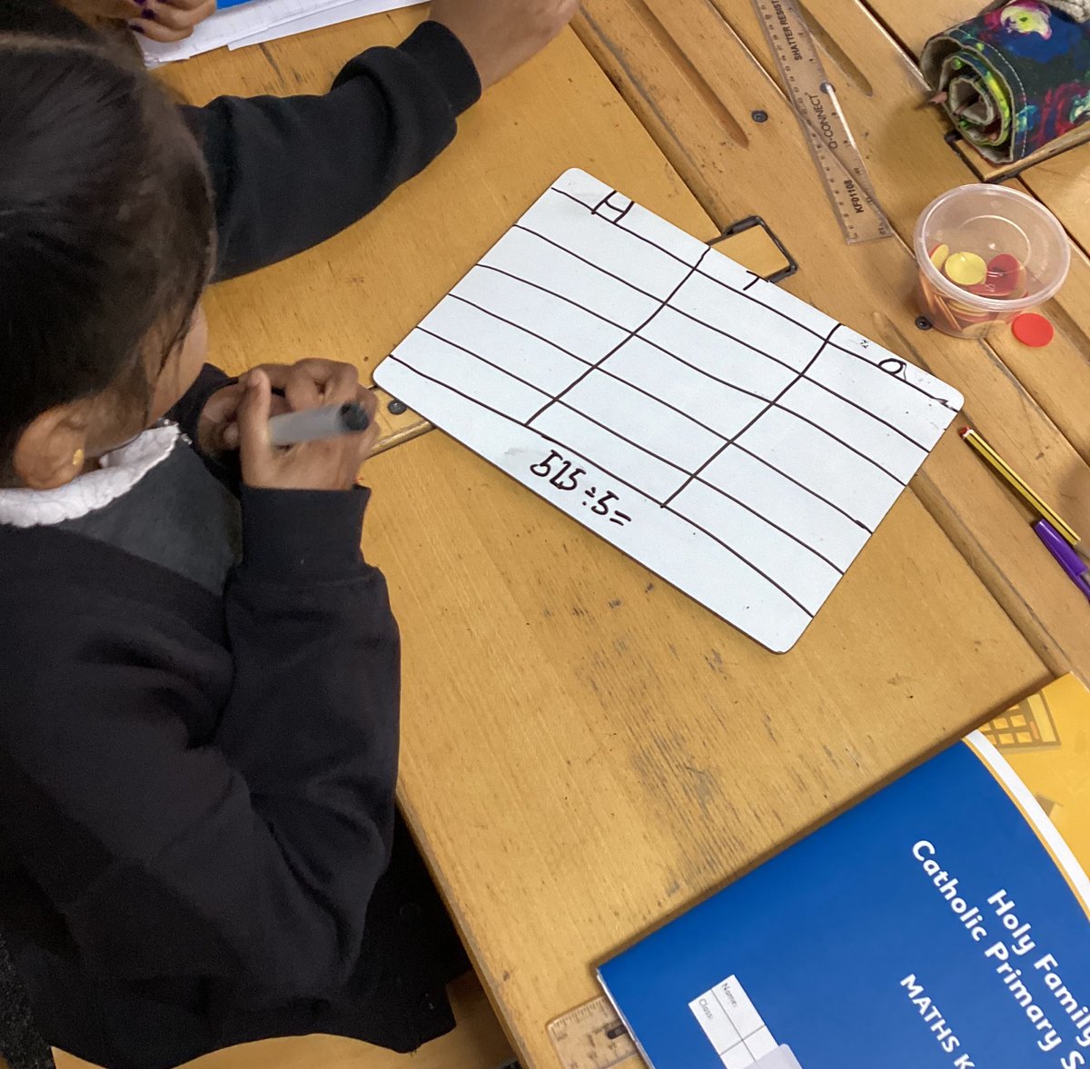 year_family's tweet photo. We can divide 3 digit numbers by 1 digit numbers โ๐
#MathsHFB10 @HolyFamilyScho1 https://t.co/P0CNg5Cby3