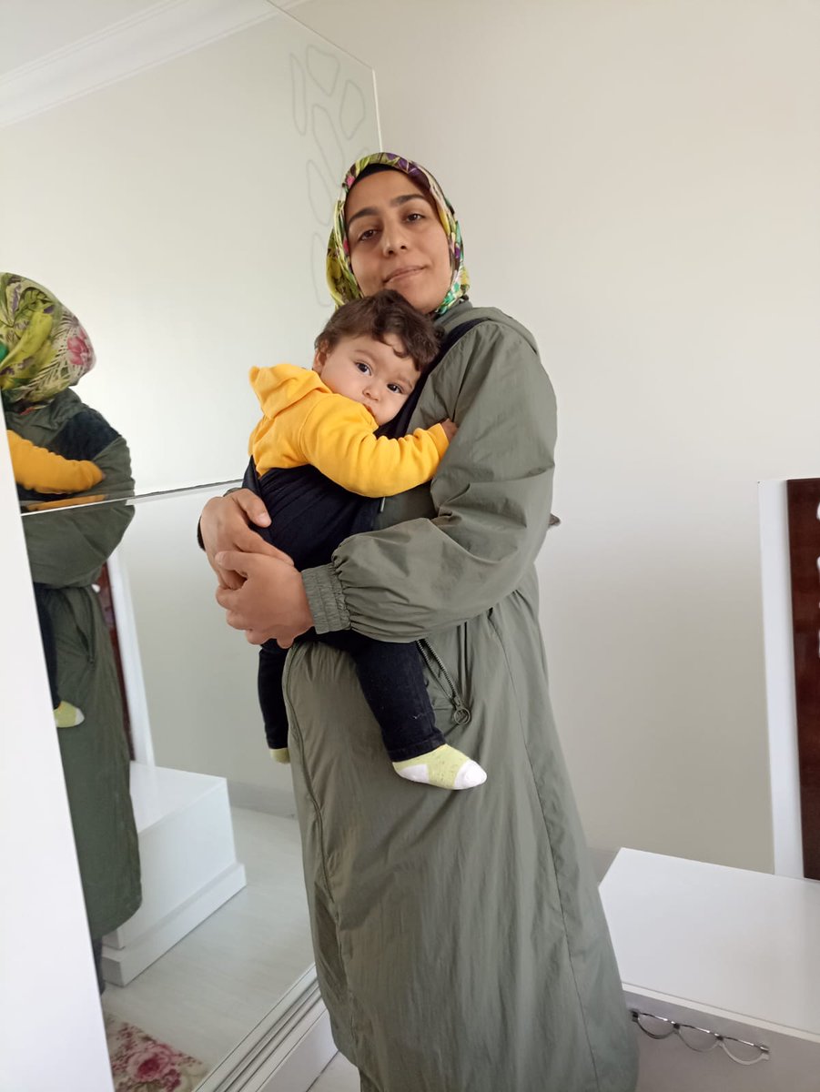 Güzel haber :)

Kaç defadır gündem etmiştim, sonunda tahliye edildi.

4. evre meme kanseri 2 çocuk annesi Ferah Oktan sonunda özgür, umarım böylesi sıkıntılar hepten biter, bir daha olmaz.

Adli Tıp infaz erteleme vermişti, Yargıtay da mahkemenin  kararını bozdu.