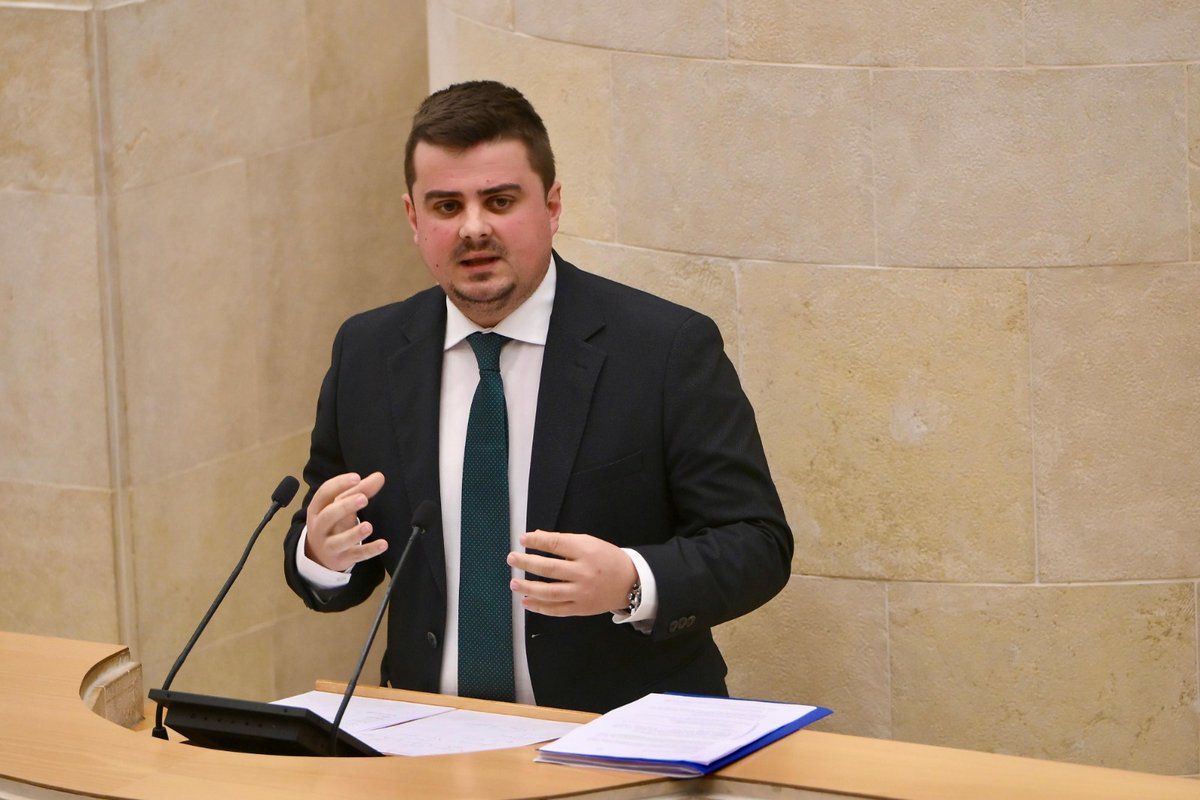 gppcantabria's tweet photo. 3⃣  El Gobierno del PP ha incorporado 4 matronas e incorporará 2 más.

Apoyamos mejorar la atención a las mujeres de Cantabria, pero no el lavado de cara de quienes las abandonaron cuando gobernaron.

🗣️ @mavargaspp en #plenocan https://t.co/R1eT8RQImi