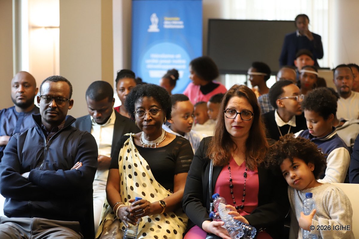 Karirima1's tweet image. Ambasaderi w’u #Rwanda muri #Luxembourg, Munyangaju @AuroreMimosa yasabye Abanyarwanda bose kwigira ku ndangagaciro zaranze Intwari z’Igihugu zirimo umurava, ubumwe, gukunda umurimo n’ubunyangamugayo, bagakoresha ibigwi byazo mu kubaka ejo hazaza heza h’u Rwanda.

Yabitangaje mu