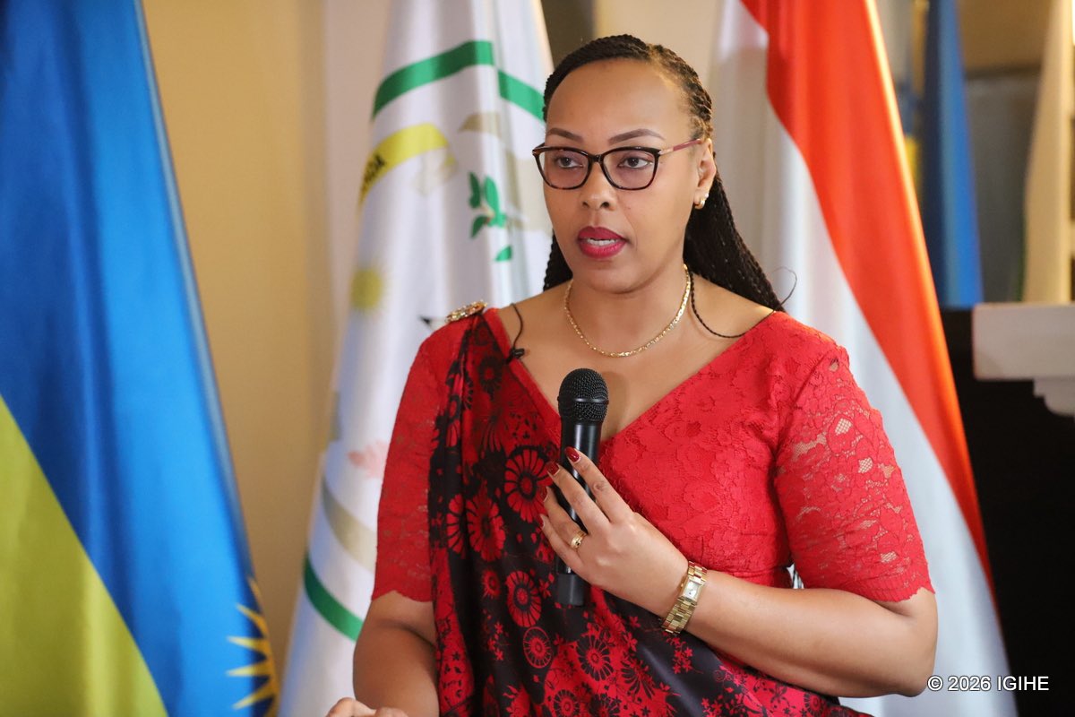 Karirima1's tweet image. Ambasaderi w’u #Rwanda muri #Luxembourg, Munyangaju @AuroreMimosa yasabye Abanyarwanda bose kwigira ku ndangagaciro zaranze Intwari z’Igihugu zirimo umurava, ubumwe, gukunda umurimo n’ubunyangamugayo, bagakoresha ibigwi byazo mu kubaka ejo hazaza heza h’u Rwanda.

Yabitangaje mu