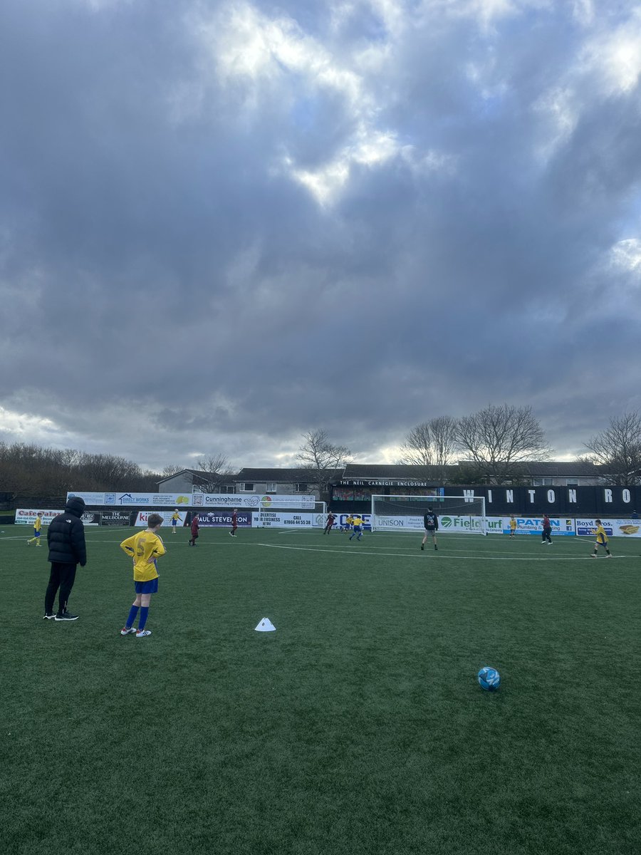 ASArdrossan's tweet image. #NAEvents 💛🖤

Fixture Date 2 of the @ArdAcademy &amp;amp; @StMatthewsAc @ASStMatthews football league ⚽️ 

Thanks to the @Winton_Rovers for hosting and thanks to our #NASportsAcademy and @TeamInspire for volunteering with reffing games 📝 

#TrySomethingNew @NAActiveSchools