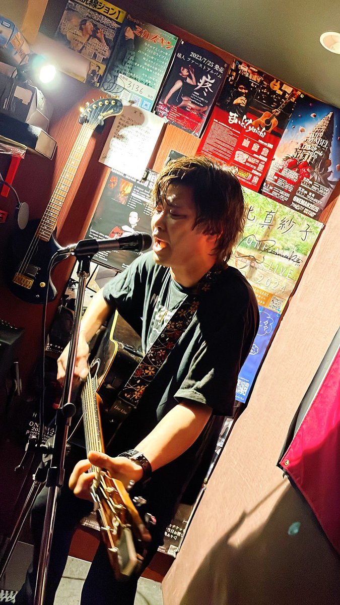 DAIBUSOU's tweet image. 急遽ダイスキッチン出演してきました。

ワンマンのダメージで自分でもびっくりするくらい身体ボロボロやったんですが、夕方に告知したにも関わらず駆けつけてくれた人や、かっこよかった！って言ってくれた人、千年歌を歌ってくれたてふてふ、共演者フロアの皆様に救われた。…