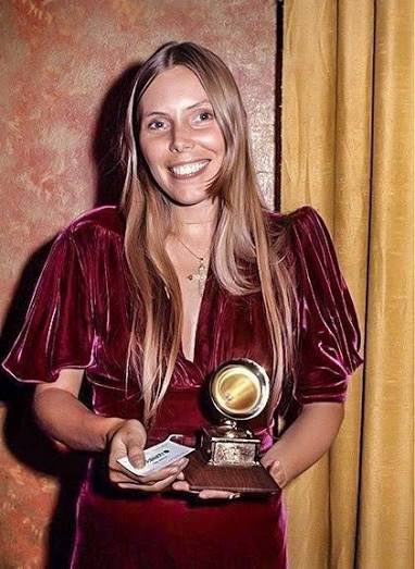 dougyThompson22's tweet photo. How women used to dress for the Grammys #bringbackclass https://t.co/jPalHiHzTD