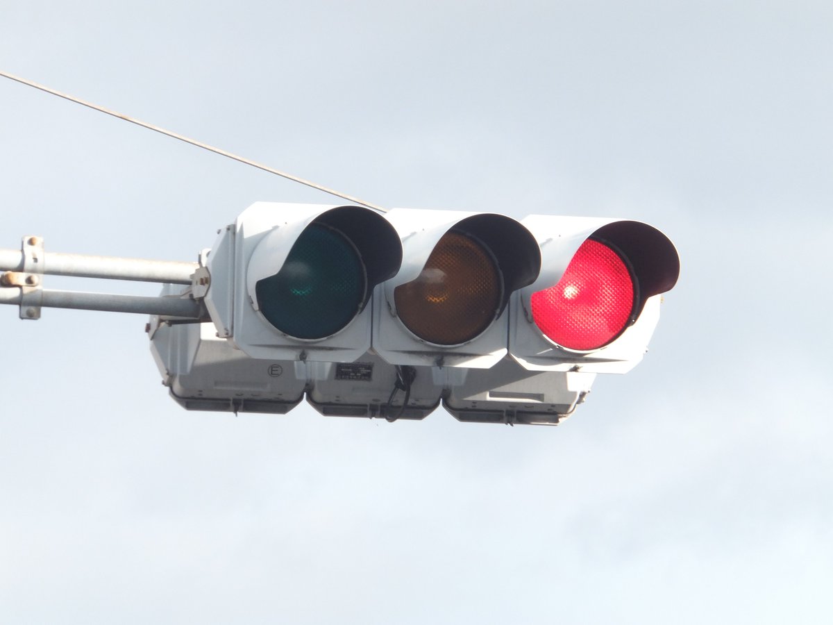 愛媛県今治市の国道196号線バイパスの交差点にある、日本信号製