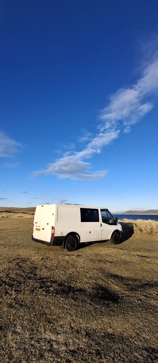 Little van looking good in the sun ☀️
Better weather in February than in summertime 🙈#OuterHebrides