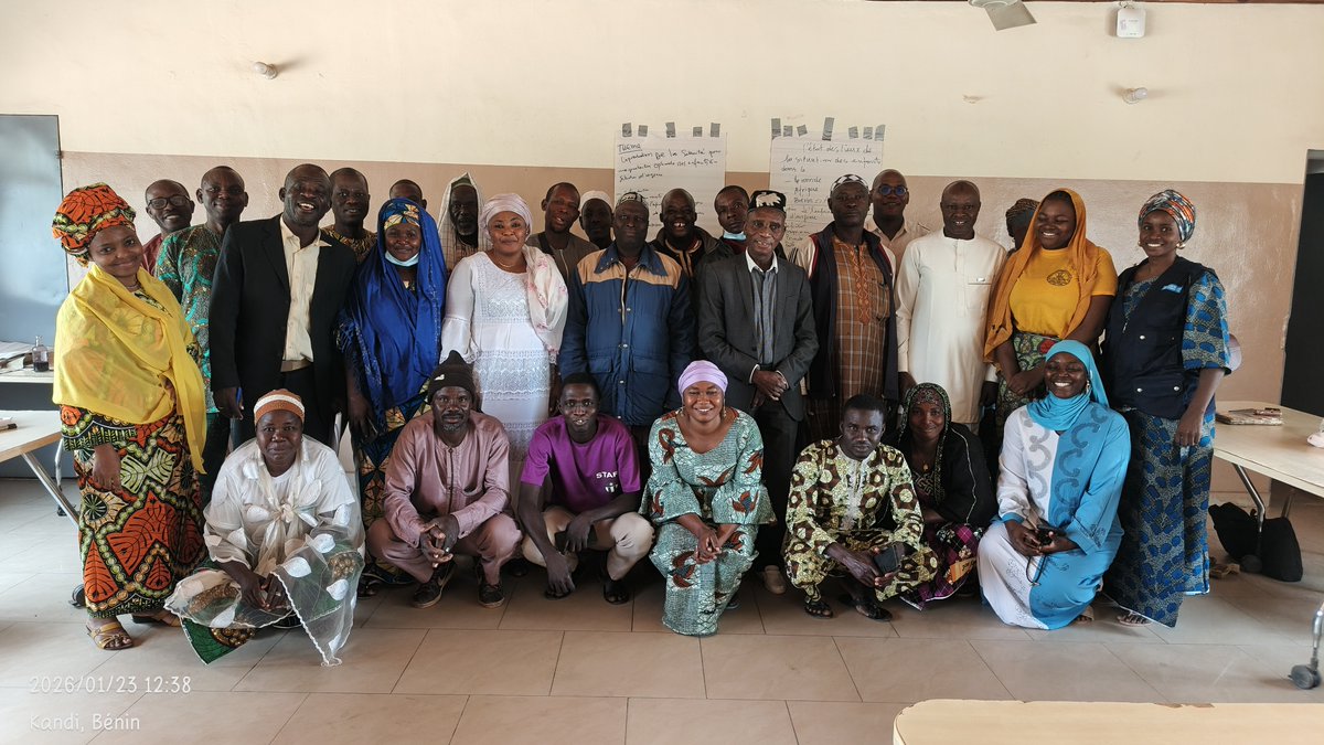 SOSBENIN's tweet photo. À Kandi &amp; Pèrèrè, le projet #SouBouinyinbouWoura renforce les mécanismes communautaires de protection de l’enfance face à la crise sécuritaire au nord du Bénin grâce à des formations
👉 Lire l’article complet :
🔗 https://t.co/XjTPZN8g73

#ProtectionEnfance #Paix #Communautés https://t.co/IeUWHfSuK4