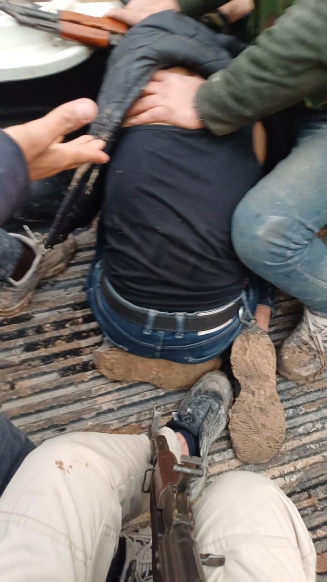 الحسكة :

منعوا وسائل الإعلام المحلية والعالمية من دخول الحسكة اليوم لمنع توثيق الانتهاكات ولكنهم ميليشيات موتورة طائفياً وعرقياً ووثقوا الانتهاكات ضد الشباب العرب بمدينة الحسكة بجوالاتهم هذه هي حقيقة الميليشيات الكردية المسلحة PKK في الحسكة