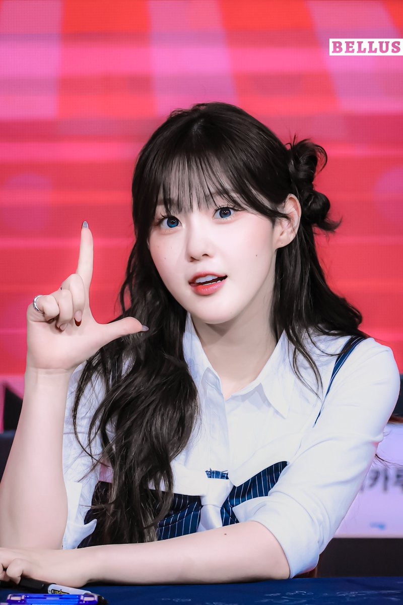 bellus_7's tweet image. 250927 HQ  
채현이의 또 다른 이름 = LOVE

 #케플러 #Kep1er #김채현 #채현 #CHAEHYUN #キムチェヒョン