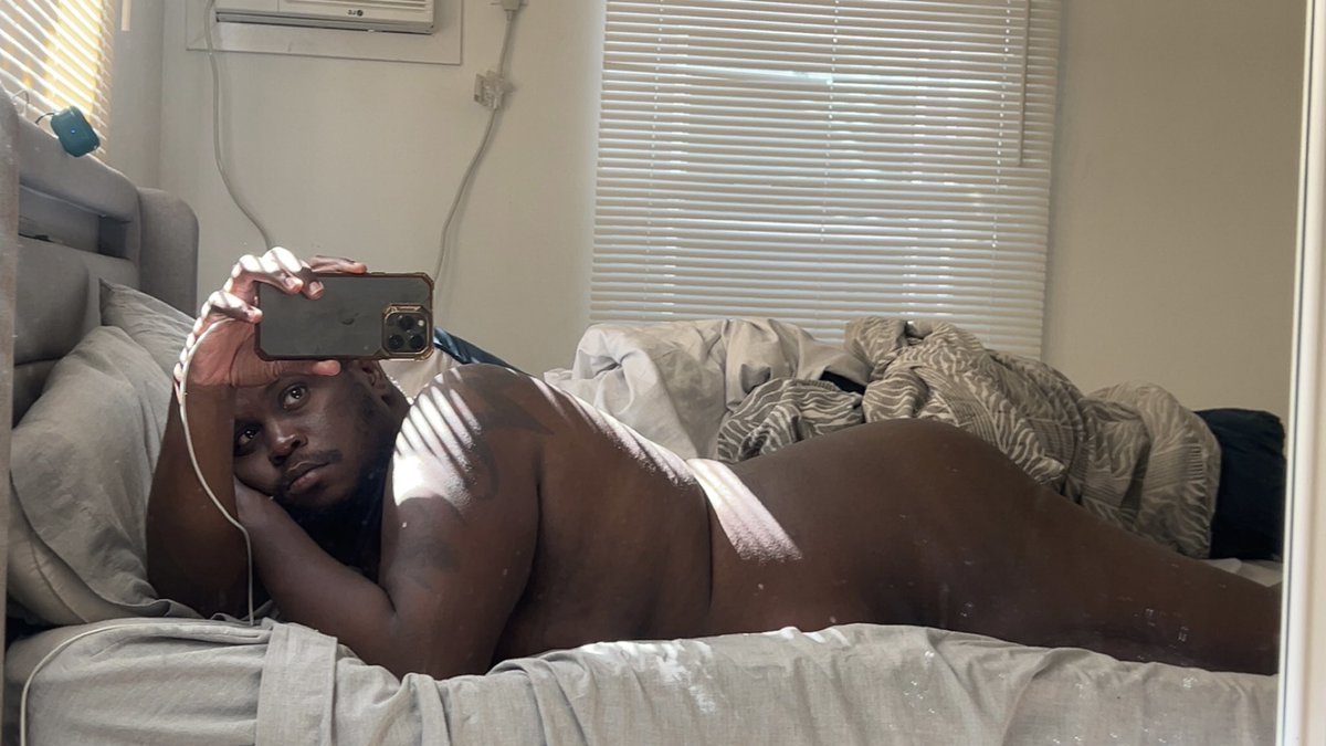 Good morning 
#Bear #Gay #LA #Cali #bedroom #chilling #winter #selfie