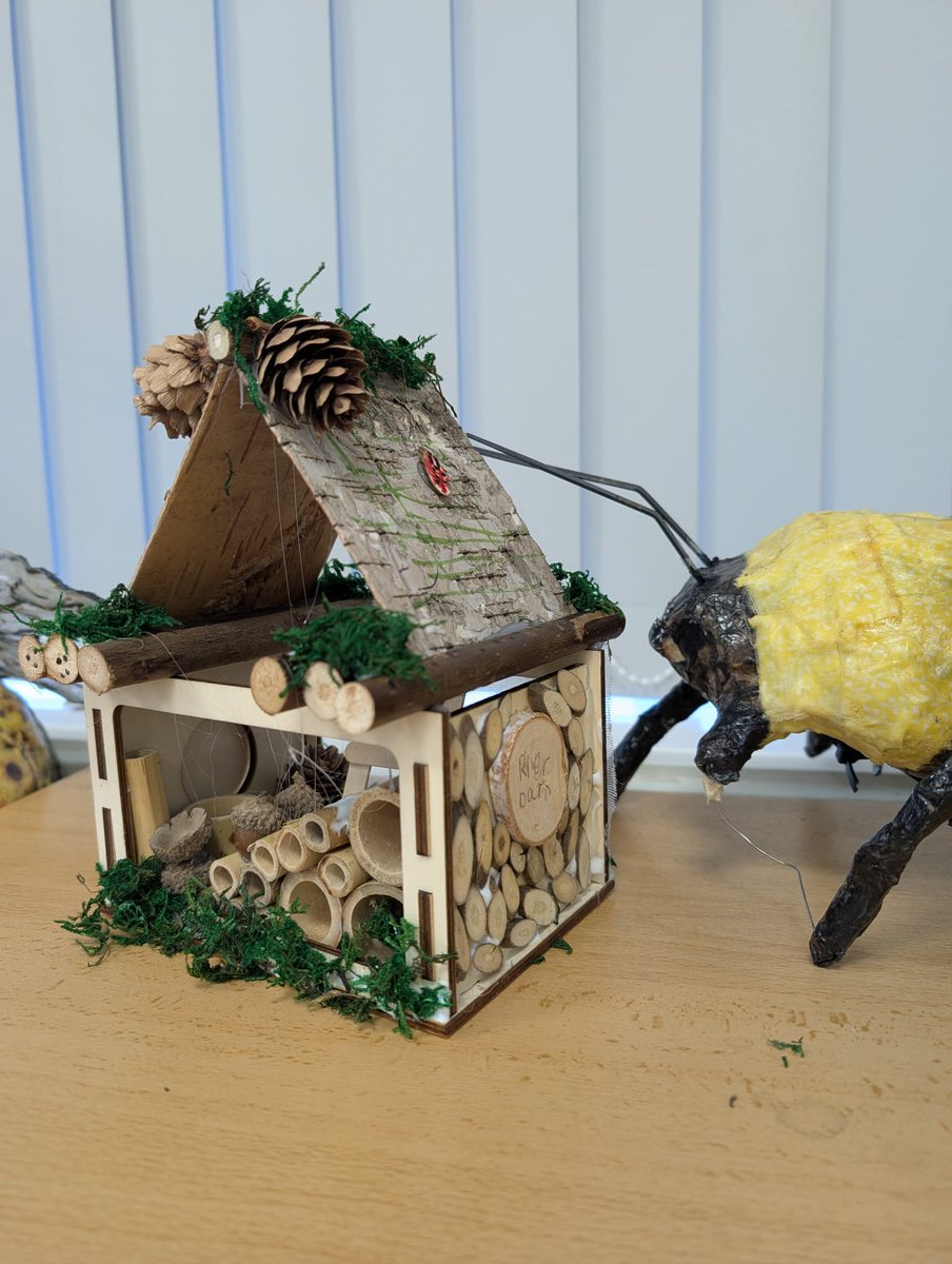 Rotherhamcreat2's tweet image. A fab afternoon @RockinghamJI Year 1 and 2 children and their families have been exploring the The Living Planet, looking at mini beasts. We have developed our creative art skills by designing and making a Bug Hotel and a Bug Magnifying Glass. #fabulousfamilies #learningtogether