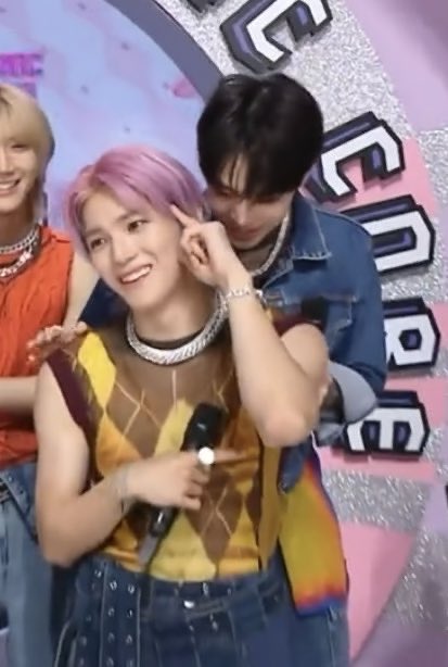 갑자기 이때가 그리워짐
젖과 (비유적인표현입니다)
꿀이 흐르다못해 더깊이빠져죽어도모르던시절이었죠