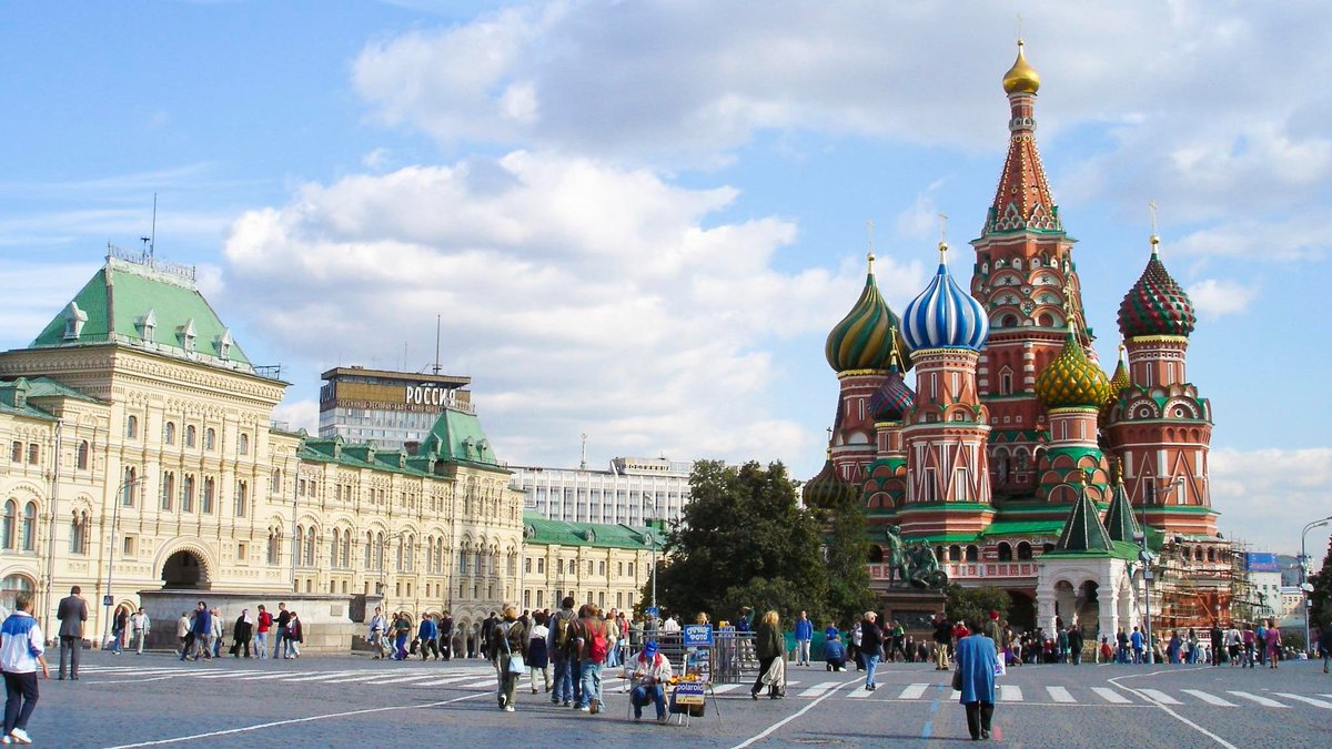 Acnorthall's tweet photo. The Red Square, Moscow, Russian Federation 🇷🇺
#RedSquare #Moscow #Russia #GUM #StBasilsCathedral #Kremlin #Capital #ThirdRome https://t.co/7Dapk3nmQw