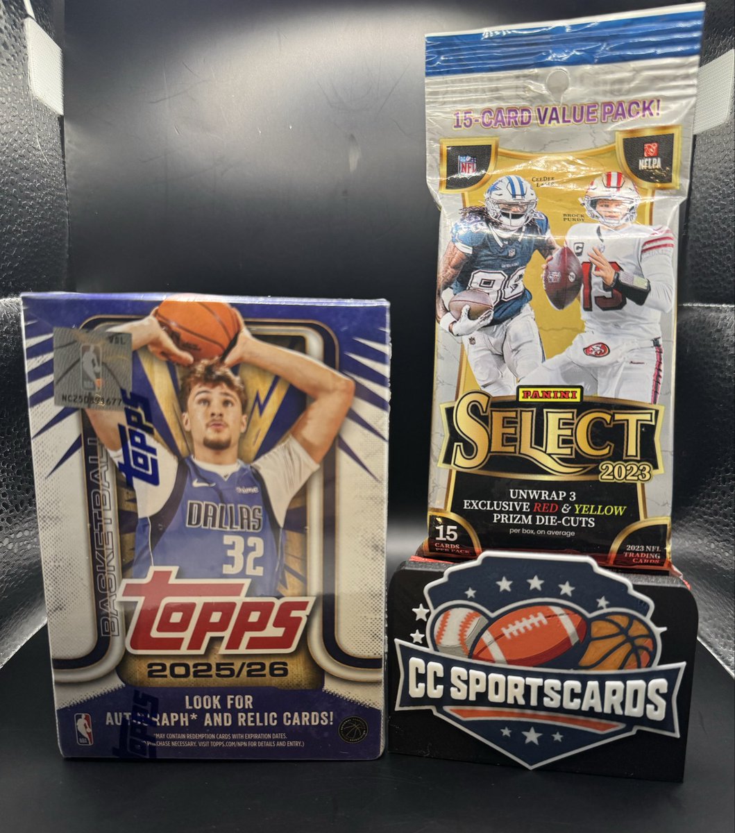 CCsportscardsCo's tweet image. 🎉 GIVEAWAY 🎉 — Appreciate all the support lately! 🫡

One winner takes BOTH sealed products 👀🔥

🏀 2025/26 Topps NBA Blaster
🏈 2023 Panini Select NFL Fat Pack

How to enter:
✅ Follow @CCsportscardsCo 
✅ Like this post
🔁 RT for an extra entry

Winner: Wed 2/4/26 @ 10am ‼️