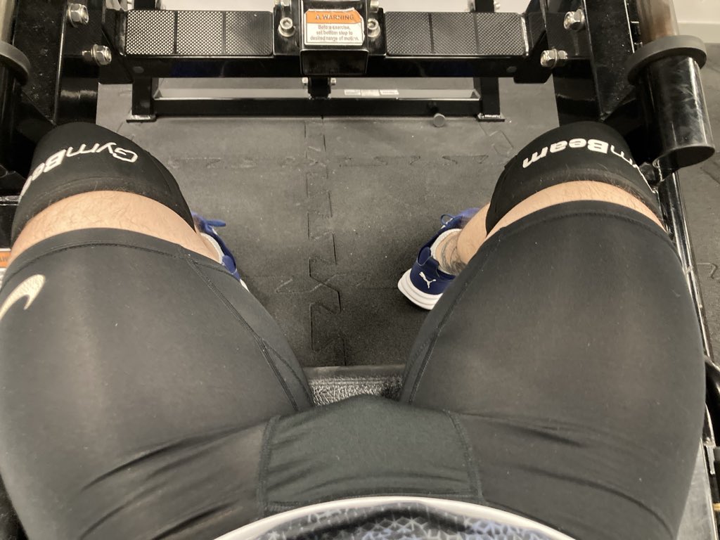 Adamamque's tweet image. Spandex legs